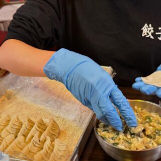 【名物手作り餃子】 毎日餃子仕込み してます🥟 野菜たっぷり 中…
